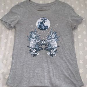 A grey tee